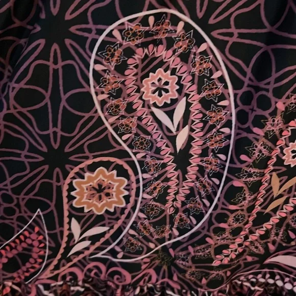 Elegant Pink and Black boho Patterned dress - Picture 4 of 8